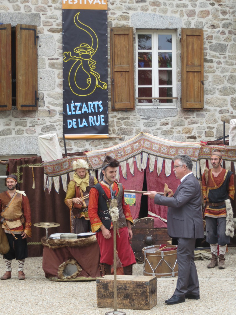Festival Lèz arts de la rue de Marcolès dans le Cantal